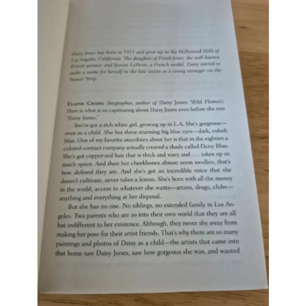 Daisy Jones & the Six by Taylor Jenkins Reid Paperback New Music Fiction Booktok